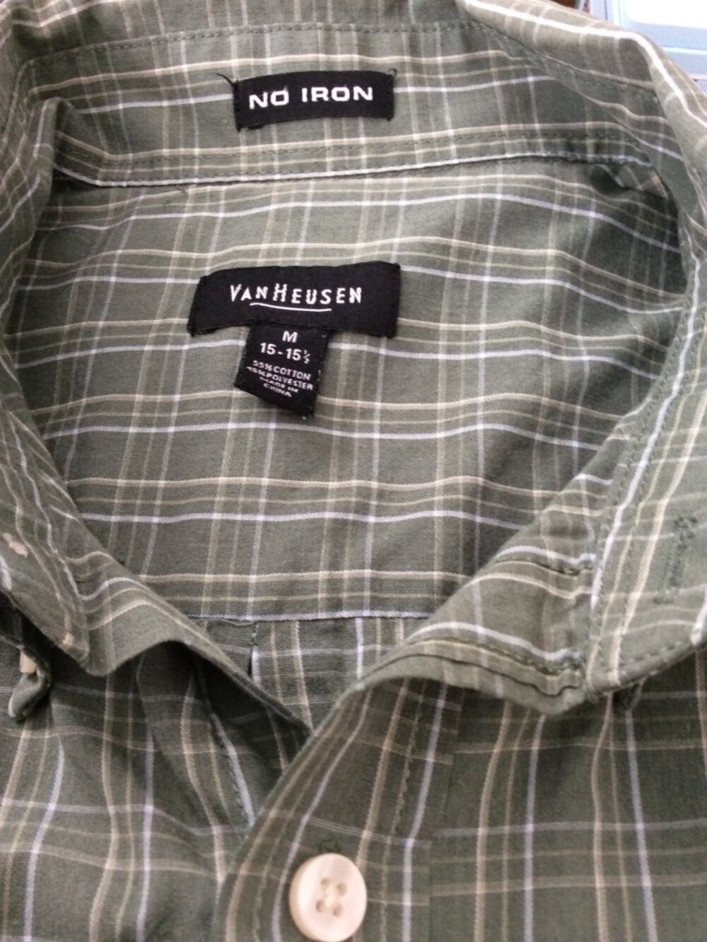 Men's Short Sleeved Shirt - Van Heusen No Iron Size M 15-15 1/2 neck - Picture 2 of 4